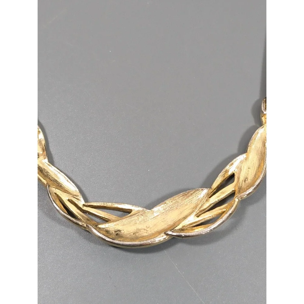 Vintage Gold Tone Omega Chain Necklace Black Enamel V Bar Statement 16" - Picture 9 of 11